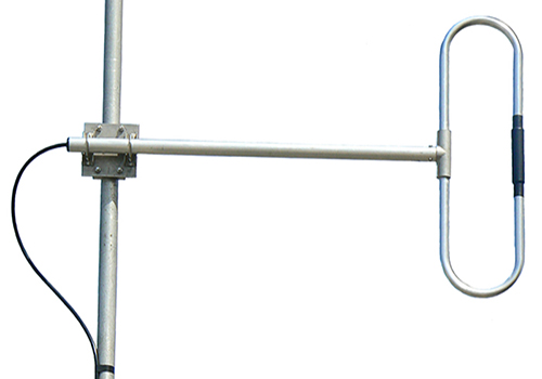 VHF sidemount dipole, 304 stainless steel, 148-174MHz, 250W, 0dBd - 785mm / The B43SS is designed for use as a VHF communications sidemount dipole. The B43SS all stainless steel sidemount dipole is manufactured for the 148-174MHz range. Stacking in an array formation will increase gain and give a more directional pattern.